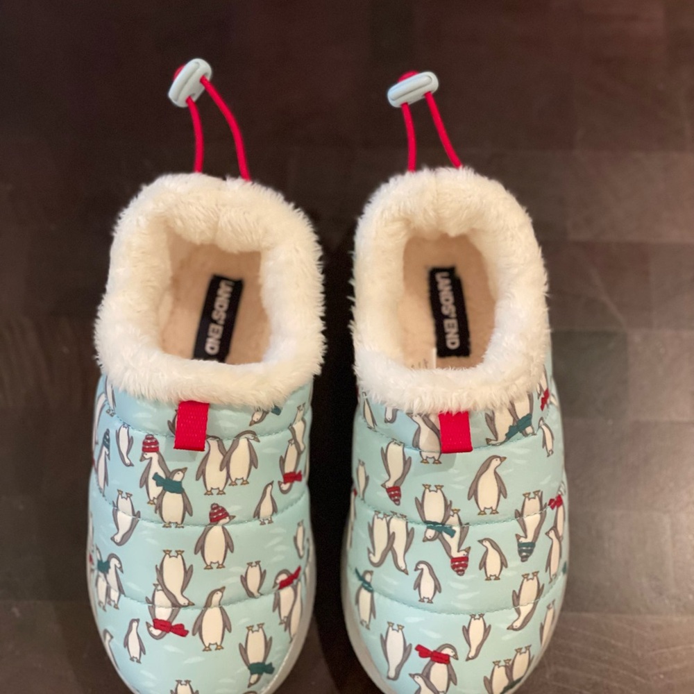 Lands End kids Sherpa fleece lined slipper. Size 2. Brand New!